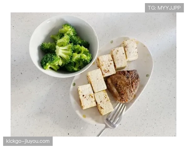 庞伟训练完随手把蛋白粉当糖吃，这自律狠人连零食都卷成补剂了？