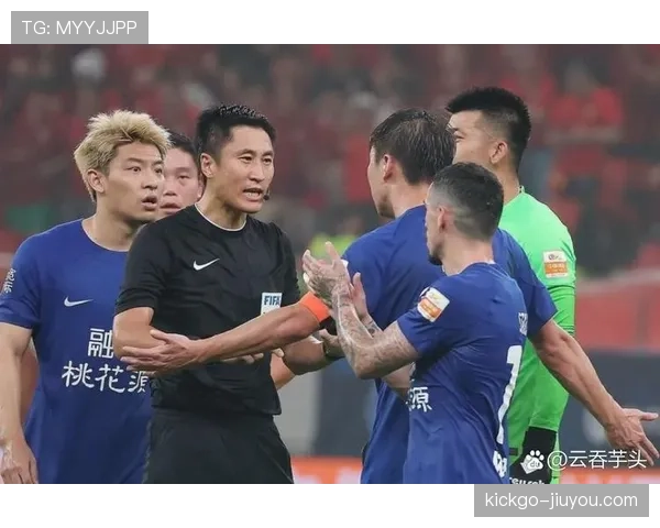 观众干扰比赛规则解读：裁判如何判罚及VAR介入边界